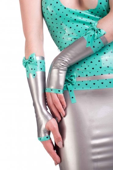 Mae-Mania Latex Mittens
