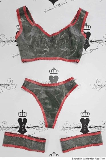 R0096 / R0105 Wonderbra, Thong & Thigh Cuffs with Scalloped Trimming. Sizes still available: UK 34C/S