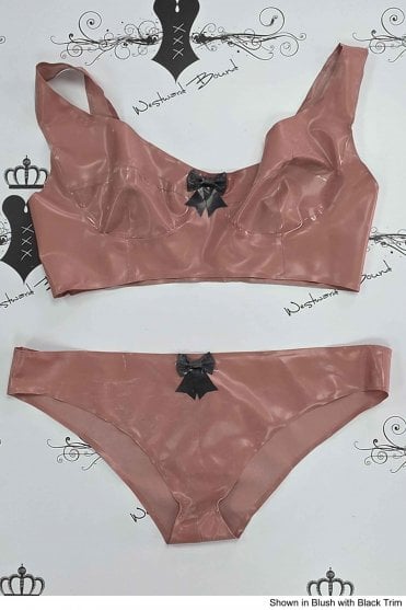 R0096 / R1505 Bra and Briefs Set with Bow. Sizes still available: UK 36D/M