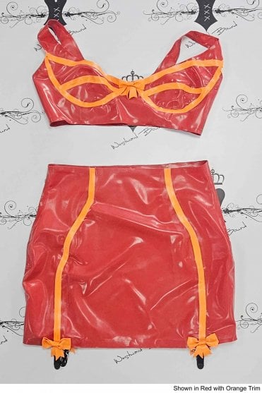 R0842 / R0843 Girly Latex Bra and Girdle Set. Sizes still available: UK 36C/12